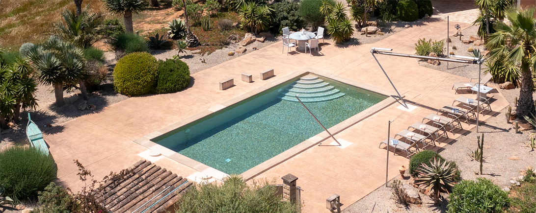 Salzwasser-Pool mit Sonnensegel